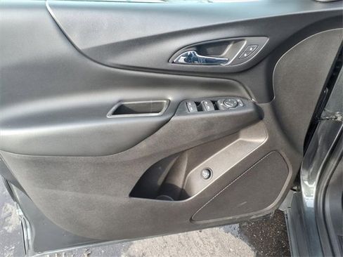 Used 2019 Chevrolet Equinox LT w/ Driver Convenience Package image 11