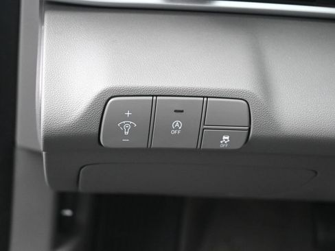 Used 2024 Hyundai Elantra SE FWD image 15