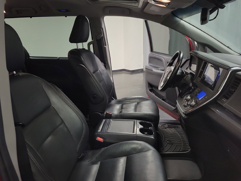 Used 2015 Toyota Sienna SE FWD image 33