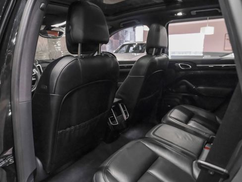 Used 2018 Porsche Cayenne image 35