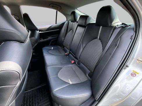 Used 2018 Toyota Camry SE FWD image 20