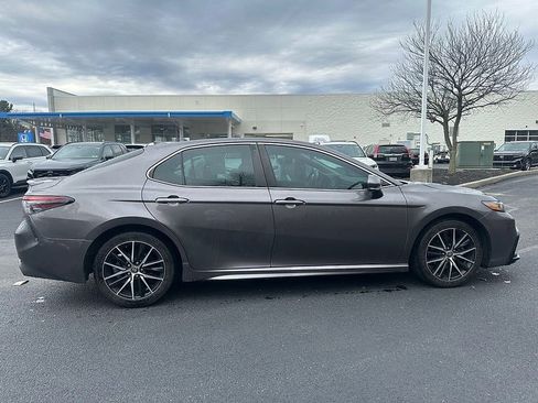 Used 2021 Toyota Camry SE image 10