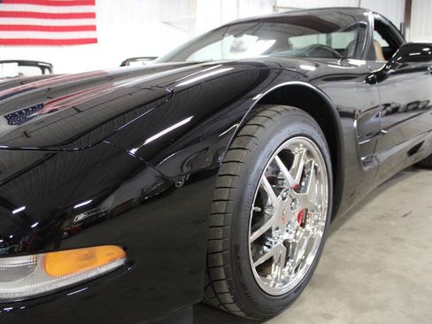 Used 1999 Chevrolet Corvette Convertible w/ Memory Pkg RWD image 9