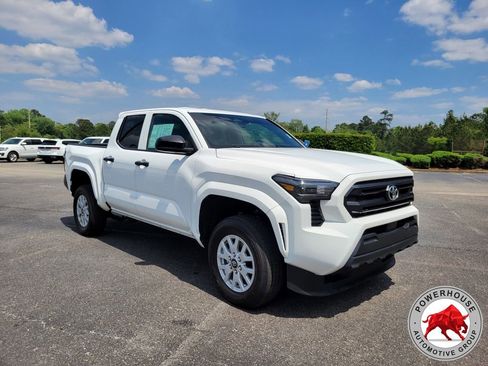Used 2024 Toyota Tacoma SR AWD/4WD image 9