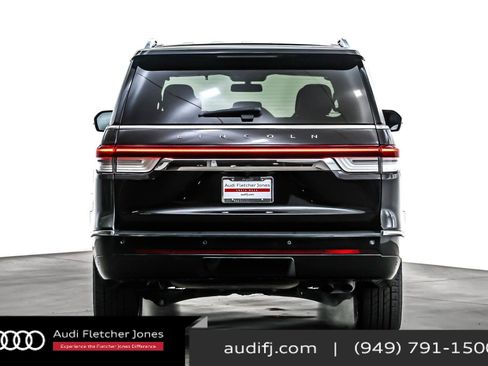 Used 2024 Lincoln Navigator Reserve image 4