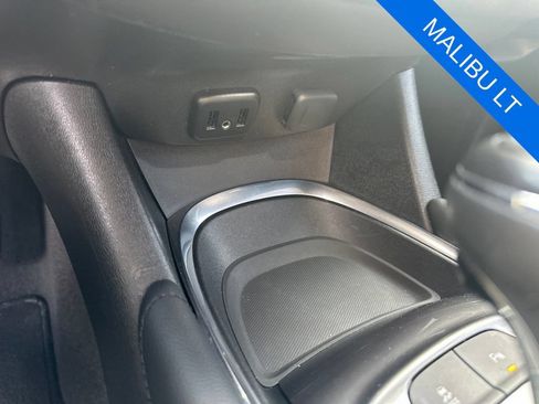 Used 2018 Chevrolet Malibu LT w/ Driver Confidence Package FWD image 17