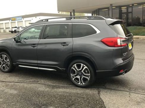 Used 2024 Subaru Ascent Limited w/ Technology Package AWD/4WD image 6