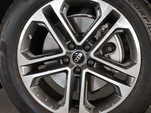 Certified 2025 Audi Q5 Premium w/ Convenience Package image 7