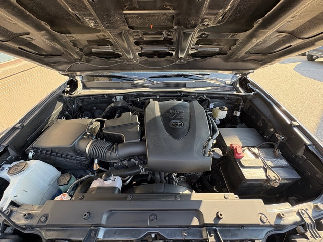 Used 2022 Toyota Tacoma TRD Sport AWD/4WD image 39