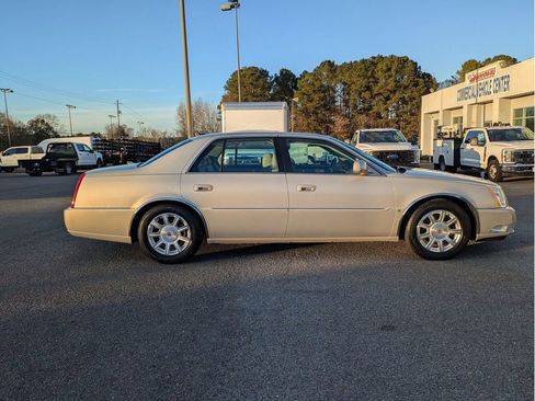 Used 2008 Cadillac DTS image 5