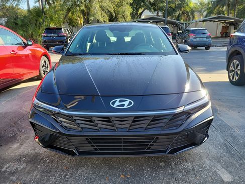 Used 2024 Hyundai Elantra SEL FWD image 2