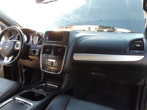 Used 2017 Dodge Grand Caravan GT image 24