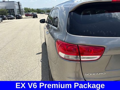 Used 2017 Kia Sorento EX w/ EX Advanced Touring Package AWD/4WD image 4