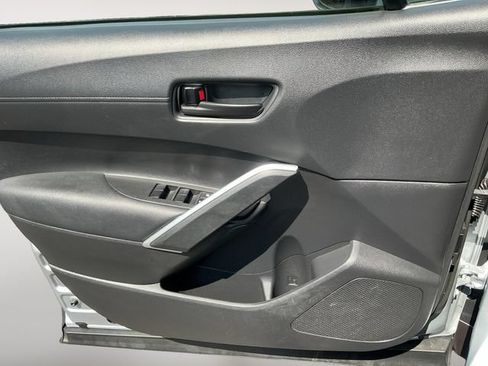 Used 2022 Toyota Corolla Cross LE AWD/4WD image 11