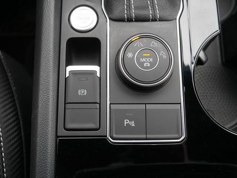 Certified 2023 Volkswagen Atlas Cross Sport SE w/ Panoramic Sunroof Package AWD/4WD image 31