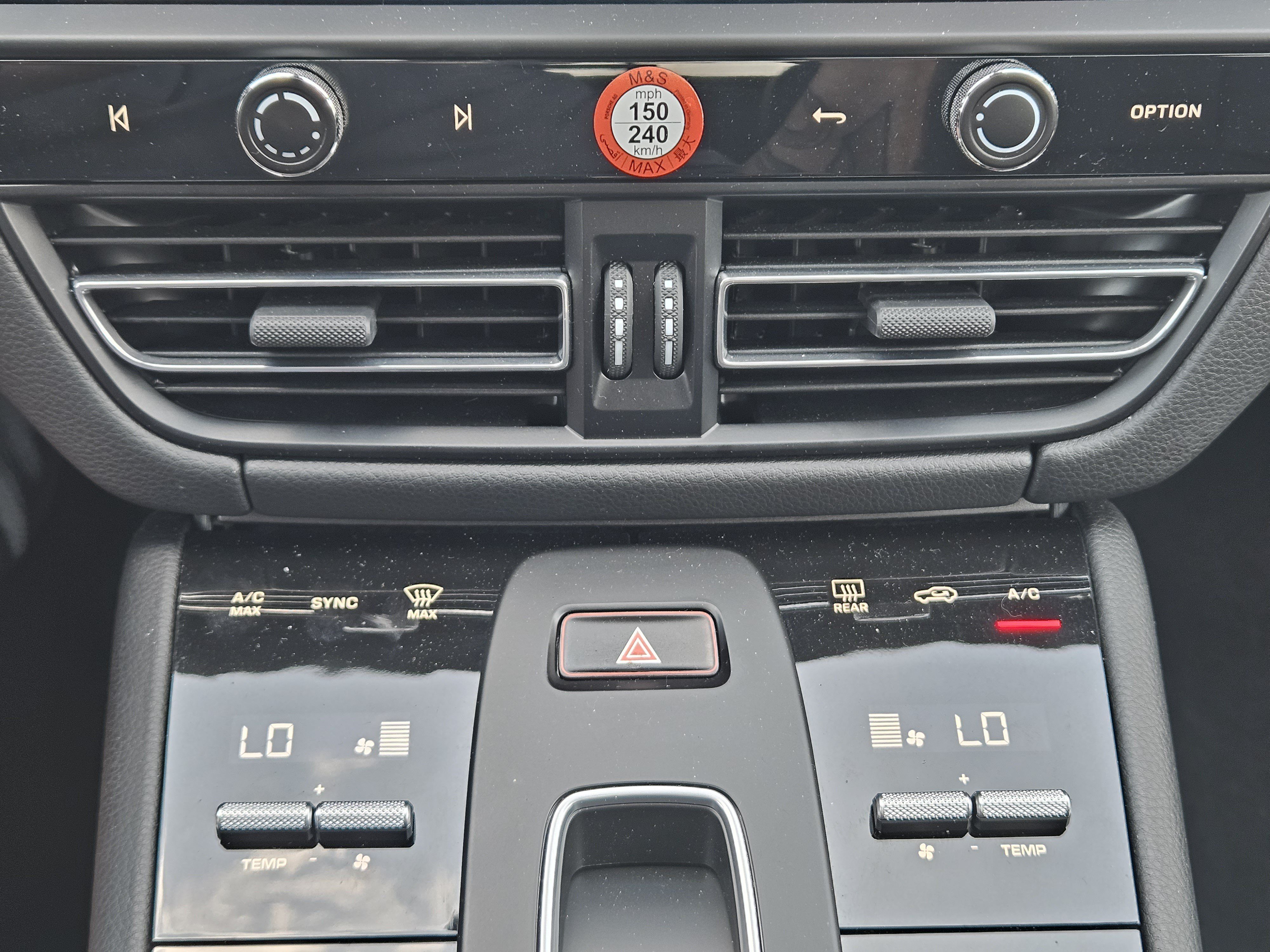 Certified 2026 Porsche Macan AWD/4WD image 19