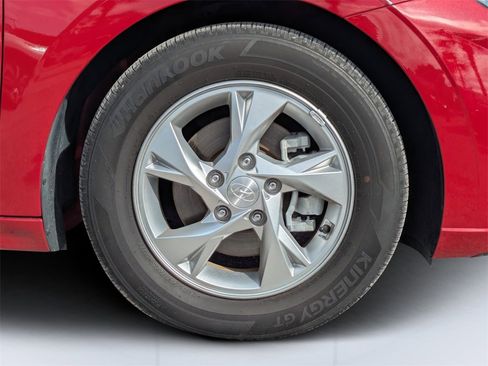 Used 2022 Hyundai Elantra SE image 10