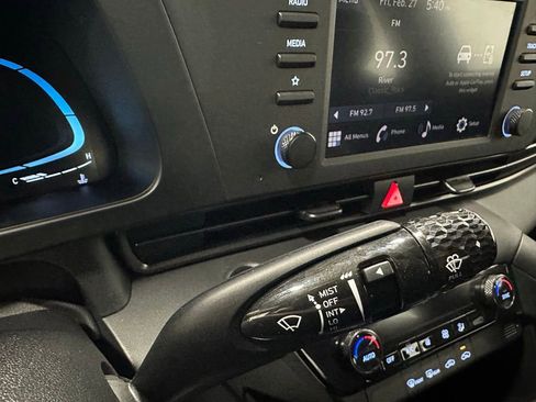 Used 2025 Hyundai Elantra Sport image 21