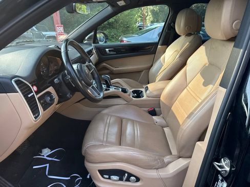 Used 2019 Porsche Cayenne AWD/4WD image 7