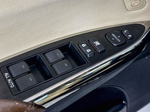 Used 2013 Toyota Avalon Limited FWD image 28
