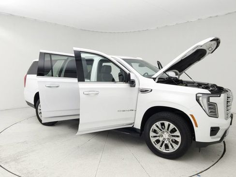 Certified 2025 GMC Yukon XL Denali AWD/4WD image 9