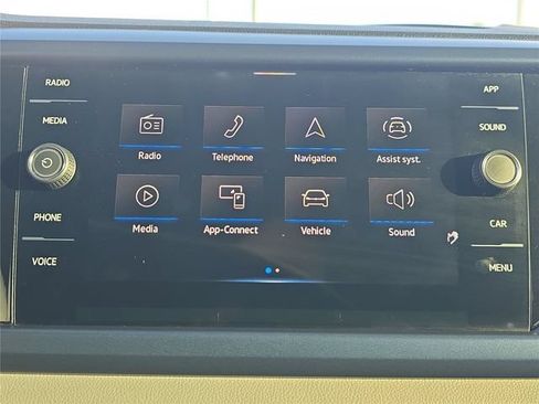 Used 2023 Volkswagen Taos SE w/ Panoramic Sunroof Package FWD image 15