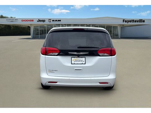 Used 2023 Chrysler Voyager LX FWD image 4