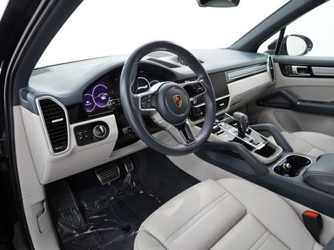 Certified 2023 Porsche Cayenne S AWD/4WD image 4
