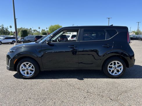 Certified 2025 Kia Soul LX w/ LX Technology Package FWD image 3
