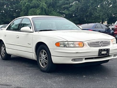 Used 2001 Buick Regal LS w/ Luxury Pkg FWD image 2