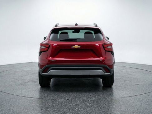 Used 2025 Chevrolet Trax LT w/ LT Convenience Package image 7