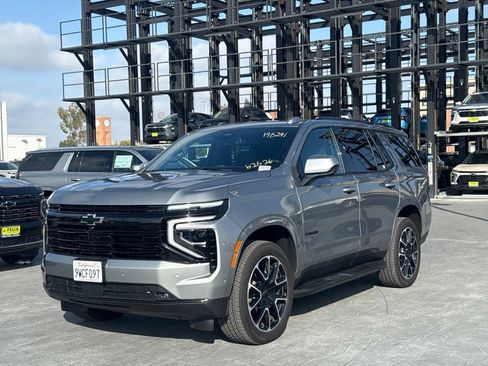Used 2026 Chevrolet Tahoe RST AWD/4WD image 1