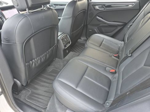 Used 2024 Porsche Macan AWD/4WD image 29
