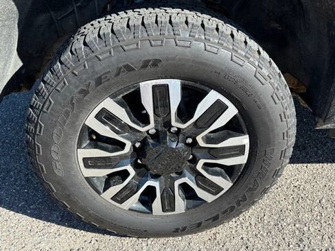 Certified 2025 GMC Sierra 2500 Denali Ultimate AWD/4WD image 10