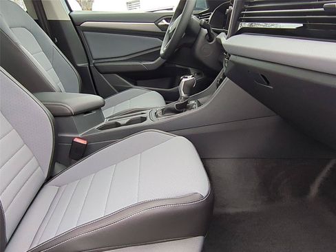 New 2026 Volkswagen Jetta SE FWD image 20