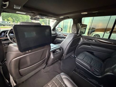 Used 2023 Cadillac Escalade Sport Platinum w/ LPO, ONYX Package AWD/4WD image 16