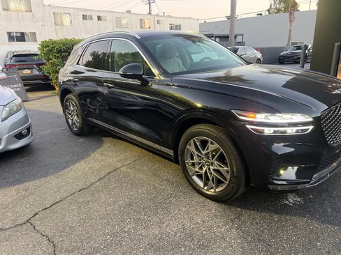 Used 2024 Genesis GV70 2.5T w/ Select Package AWD/4WD image 9