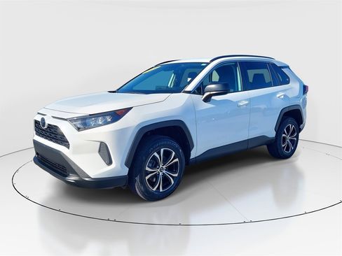 Used 2021 Toyota RAV4 LE image 3