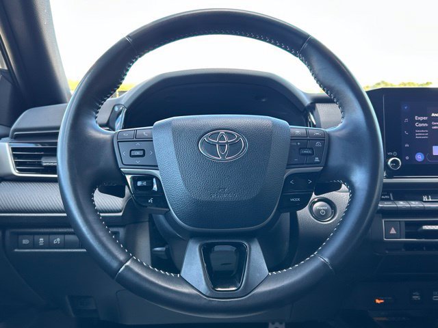 Used 2025 Toyota Camry SE AWD/4WD image 43