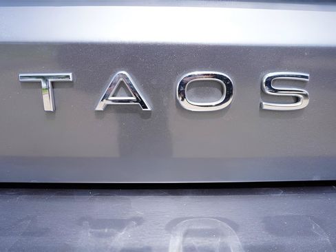 Used 2024 Volkswagen Taos SE FWD image 30
