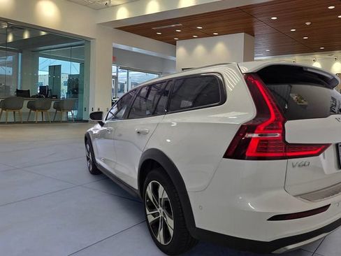 Certified 2026 Volvo V60 B5 Cross Country Plus w/ Protection Package Premier AWD/4WD image 33