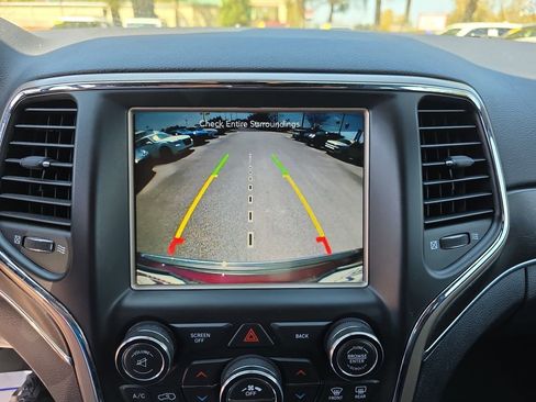 Used 2017 Jeep Grand Cherokee Limited w/ Trailer Tow Group IV image 25