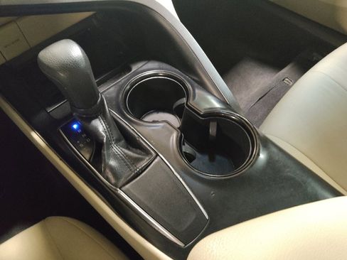 Used 2018 Toyota Camry LE FWD image 26