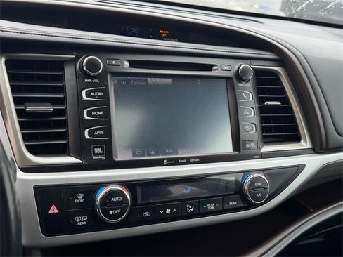 Used 2019 Toyota Highlander Limited image 16