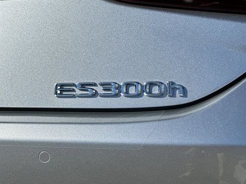 Certified 2025 Lexus ES 300h w/ Premium Package image 22