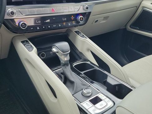Used 2024 Kia Telluride SX w/ Towing Package FWD image 26