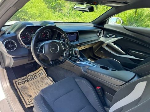 Used 2023 Chevrolet Camaro LT w/ Technology Package RWD image 9