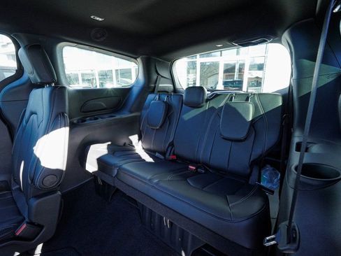 New 2026 Chrysler Pacifica Select image 30