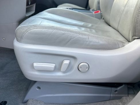 Used 2013 Toyota Sienna XLE image 13