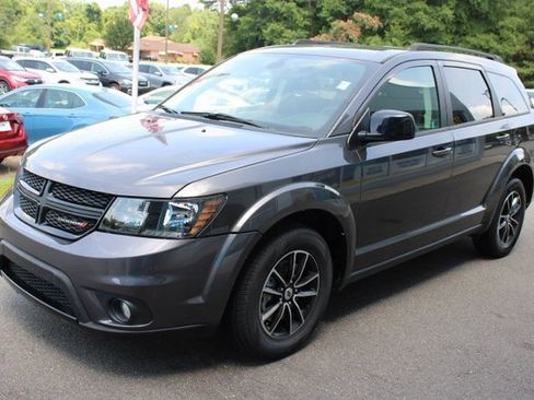 Used 2019 Dodge Journey SE w/ Connectivity Group image 3